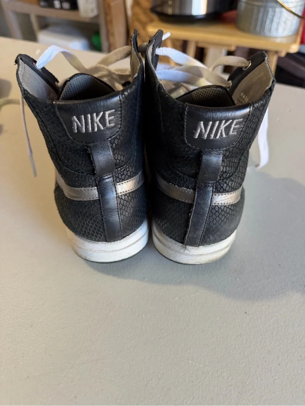 Nike Black High-Top size 9  Athletic Sneakers with White Laces - Picture 3 of 5